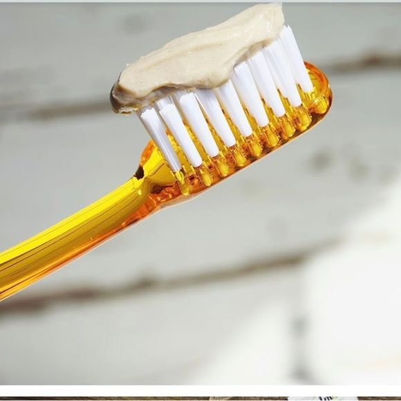 2 Sealed Oral B Toothbrushes & 1 New  REDMOND Natural Non-Fluoride Toothpaste - Picture 3 of 8